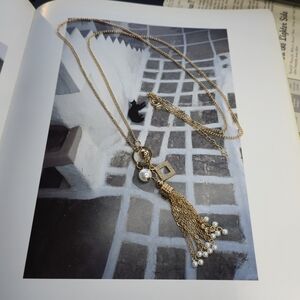 Elegant Gold and Pearl Necklace